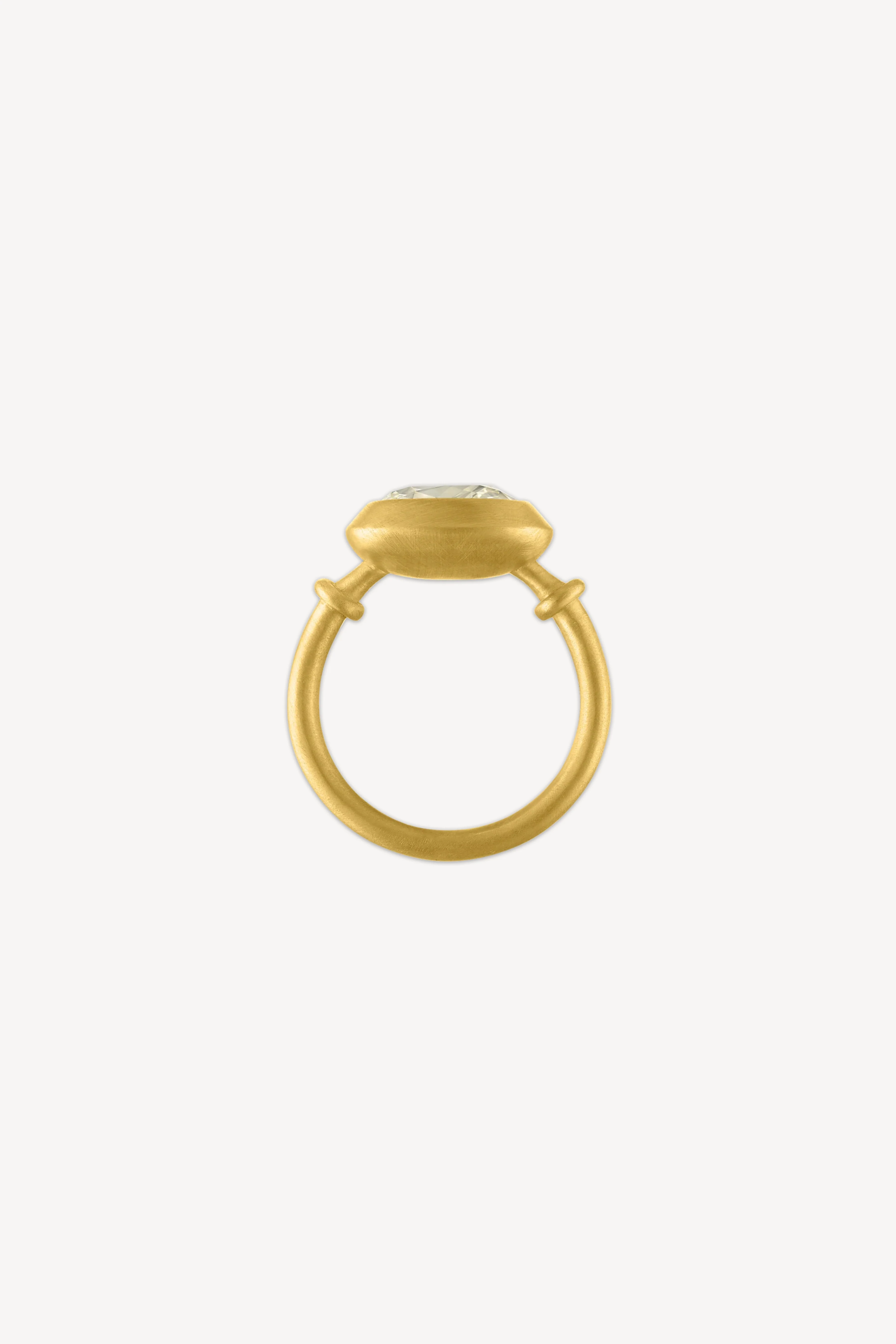 Diamond Cushion Capsa Ring - Image 2